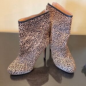 Ann Taylor size 7 Leopard Print Heeled Boots